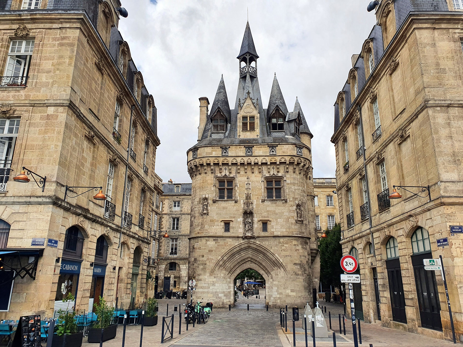 Cailhau Gate, Bordeaux 